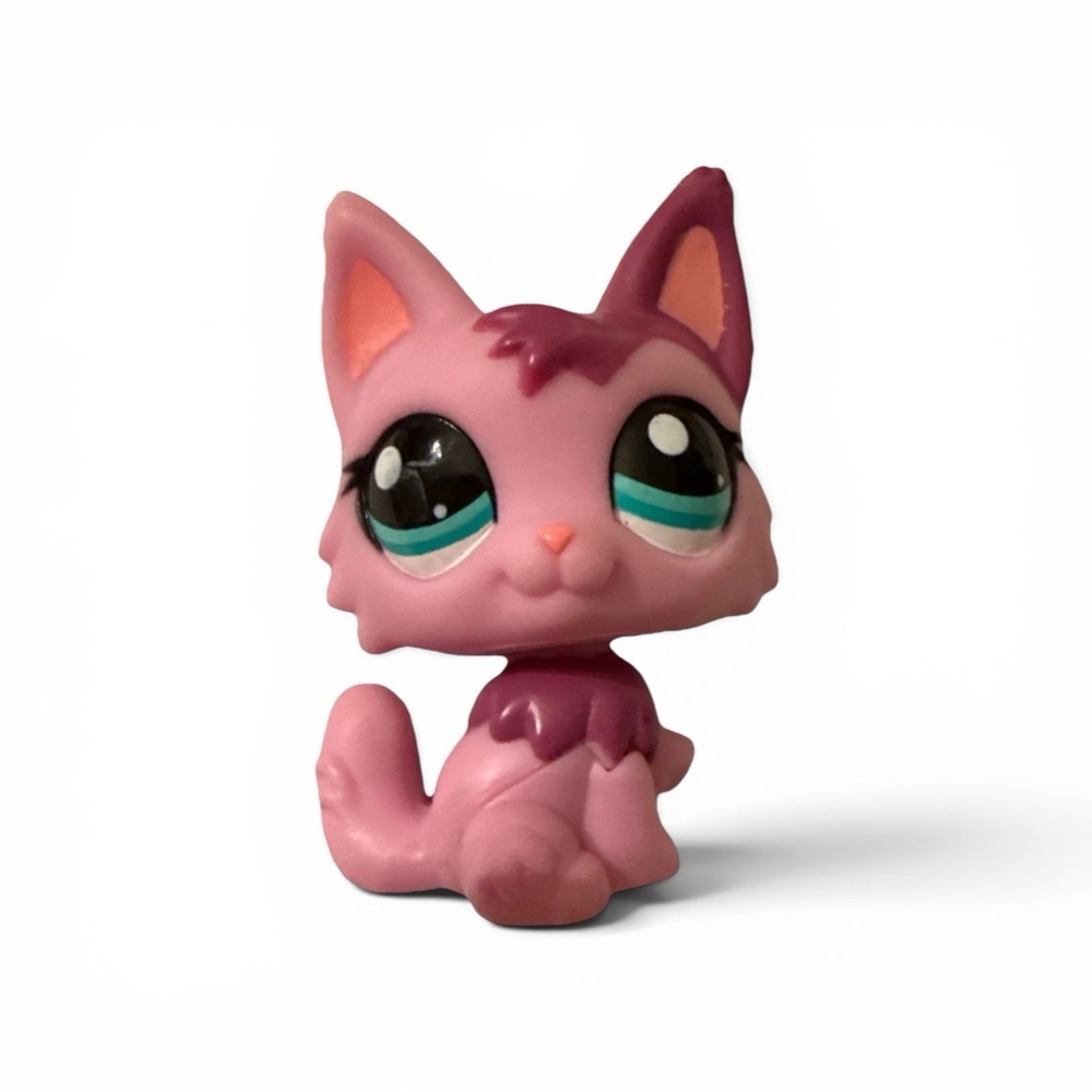 Littlest Pet Shop LPS #2465 Pink Shorthair Cat Teal Eyes Hasbro Figure